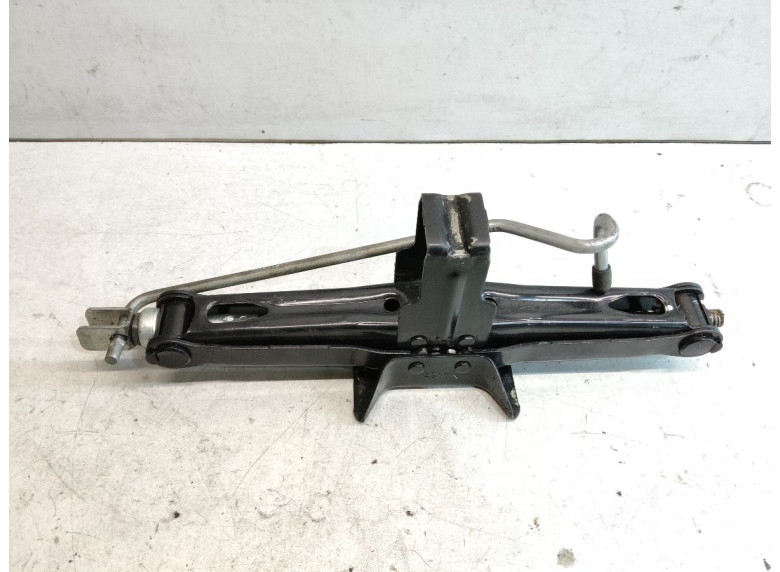 Домкрат к Renault Duster, 2015г.