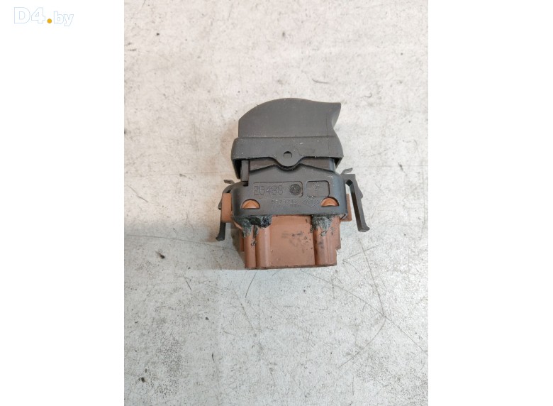 Кнопка стеклоподъемника переднего правого к Renault Trafic 2009 г.