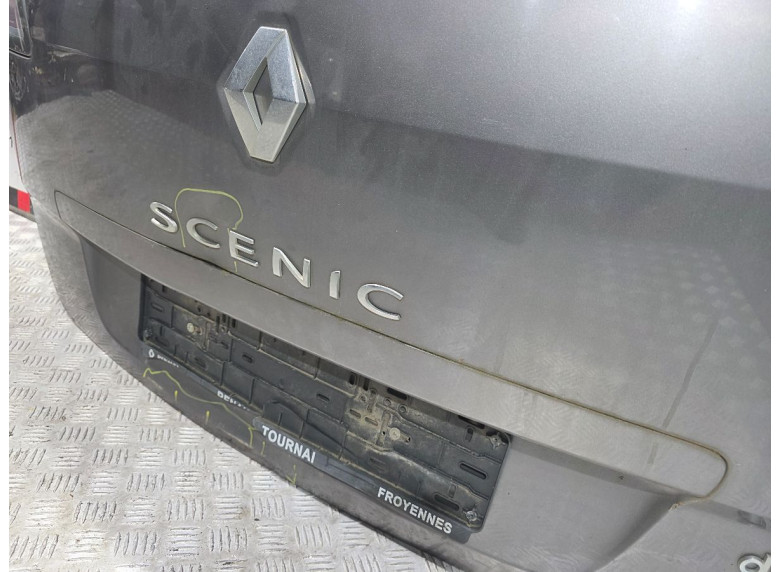 Накладка подсветки номера к Renault Scenic, 2013г.