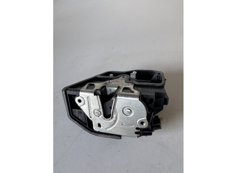 Замок двери передней левой к BMW 5 E60/E61, 2004г.