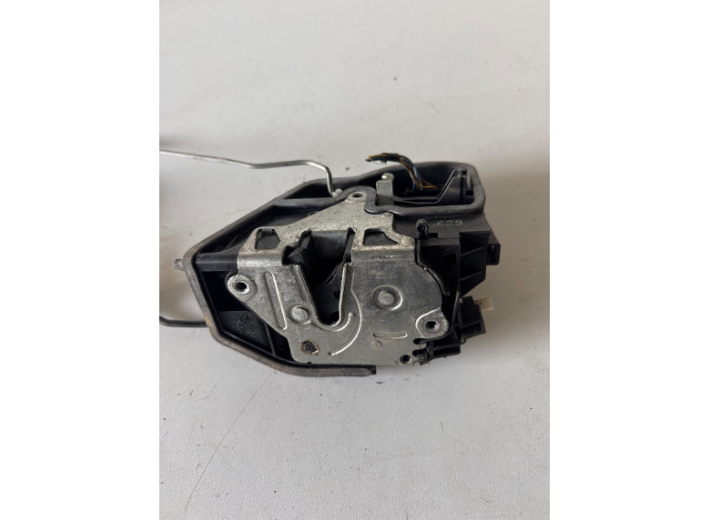 Замок двери задней левой к BMW 5 E60/E61, 2004г.