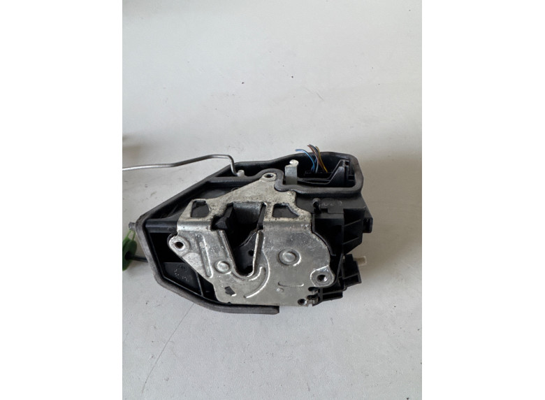 Замок двери задней левой к BMW 5 E60/E61, 2004г.