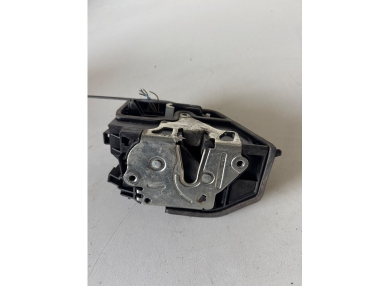 Замок двери передней правой к BMW 5 E60/E61, 2004г.