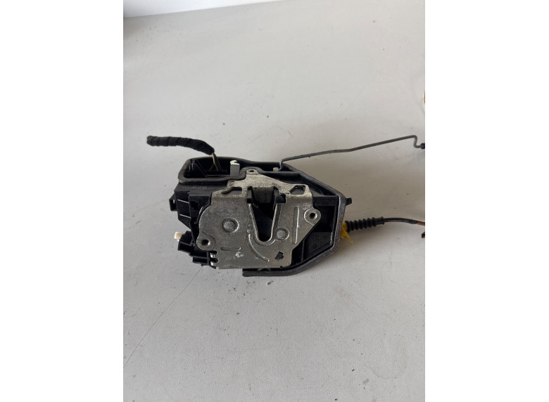 Замок двери передней правой к BMW 5 E60/E61, 2004г.