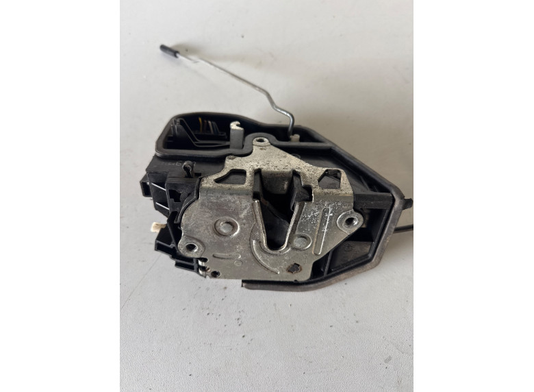 Замок двери задней правой к BMW 5 E60/E61, 2004г.