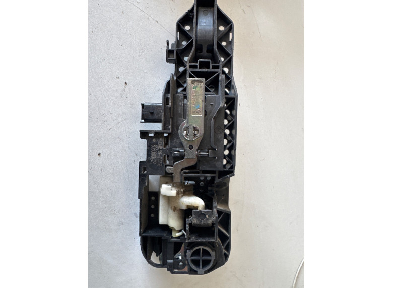 Ручка наружная передняя правая к Renault Scenic, 2009г.