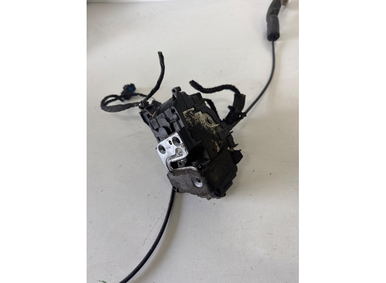 Замок двери передней правой к Renault Scenic, 2009г.