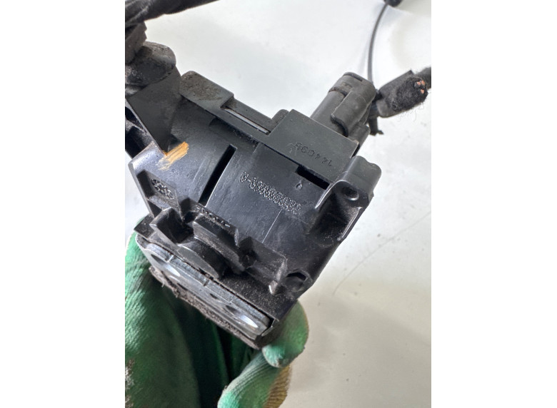 Замок двери передней правой к Renault Scenic, 2009г.