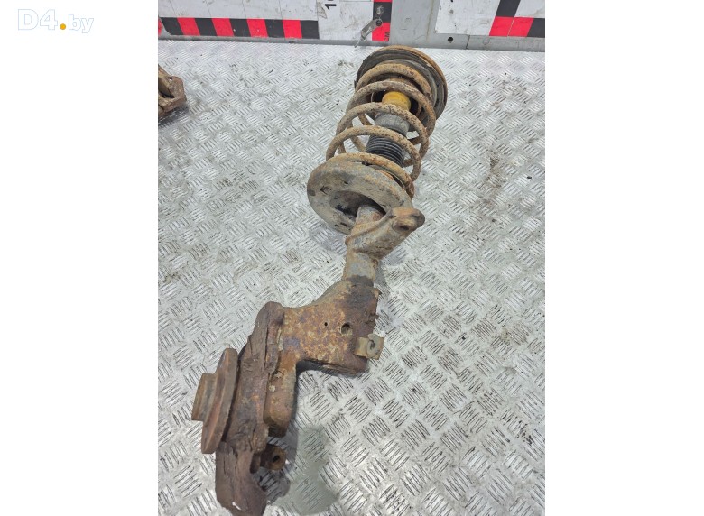 Кулак поворотный правый к Audi 100 1988 г.