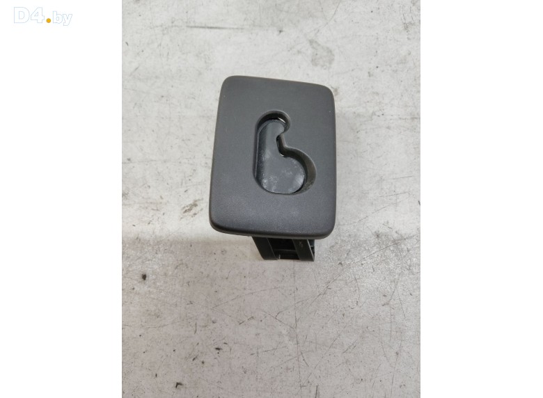 Крепление шторки багажника к Audi A4 2008 г.