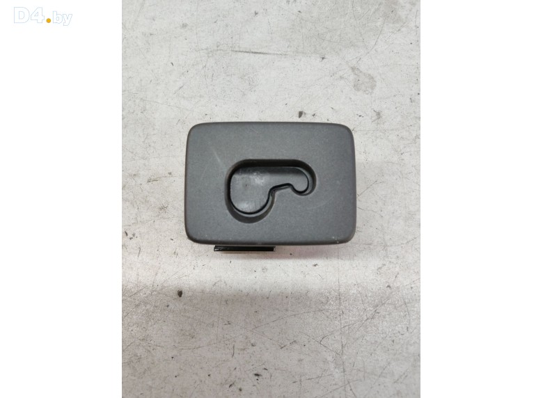 Крепление шторки багажника к Audi A4 2008 г.