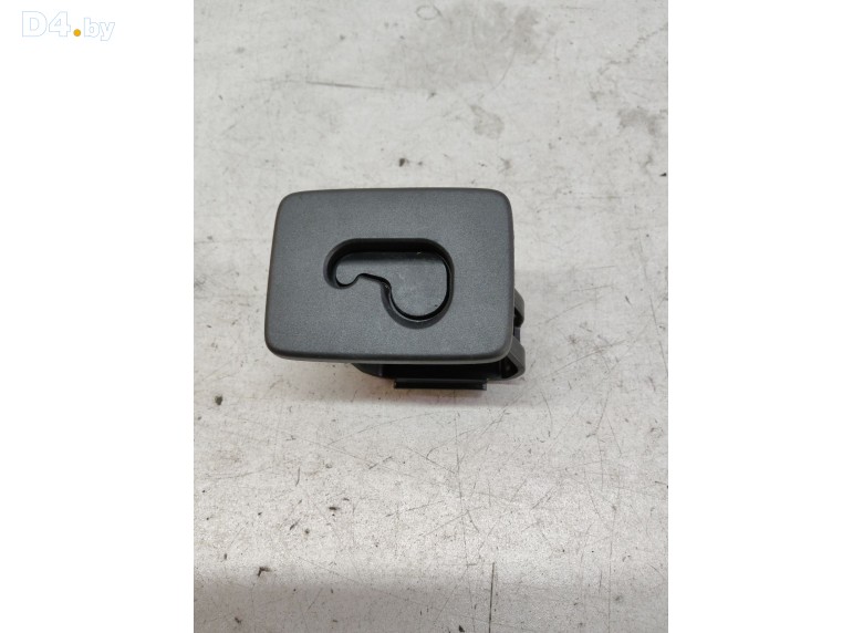 Крепление шторки багажника к Audi A4 2008 г.