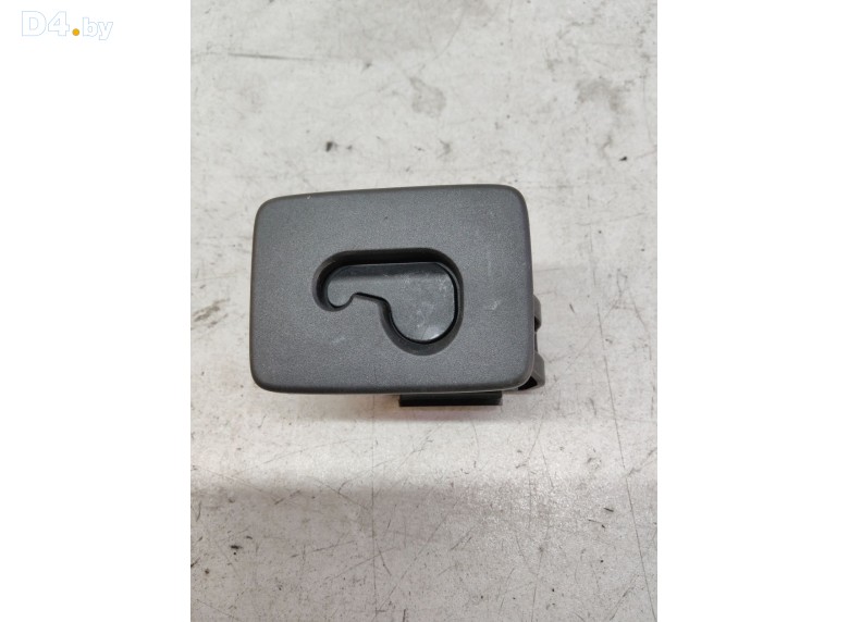 Крепление шторки багажника к Audi A4 2008 г.