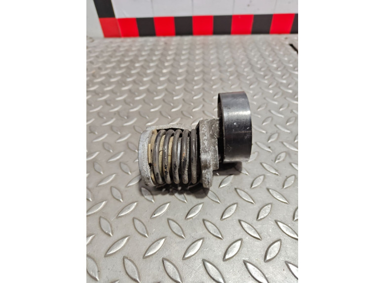 Натяжитель ремня генератора к Audi A4, 2006г.