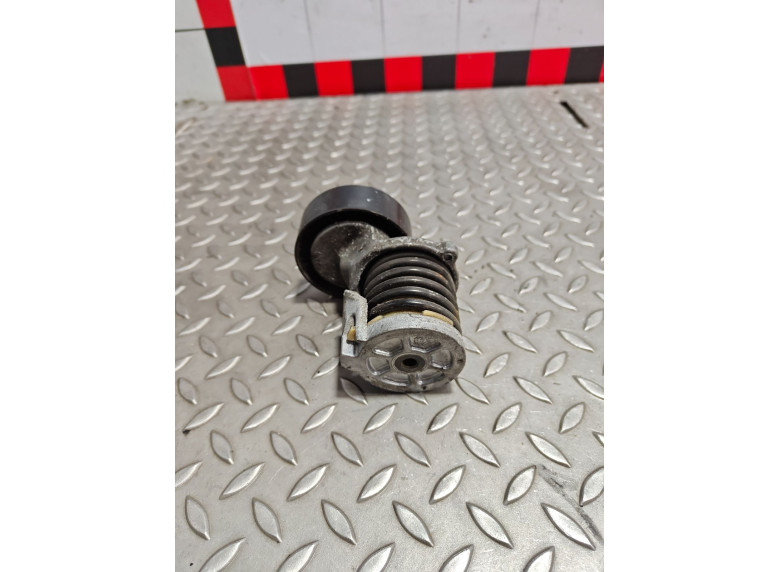 Натяжитель ремня генератора к Audi A4, 2006г.