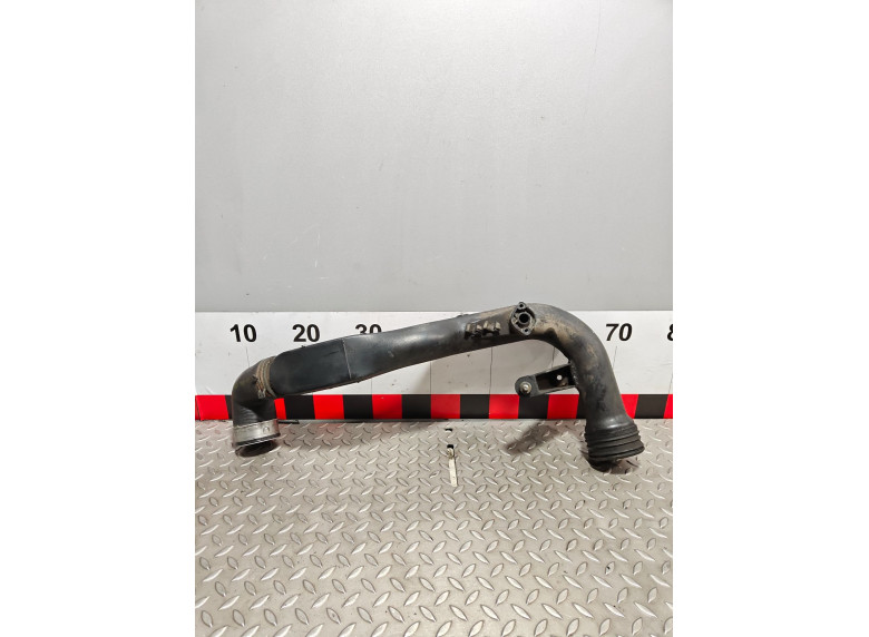 Патрубок интеркулера к Audi A4, 2006г.