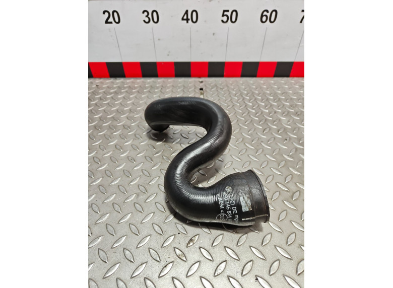 Патрубок интеркулера к Audi A4, 2006г.