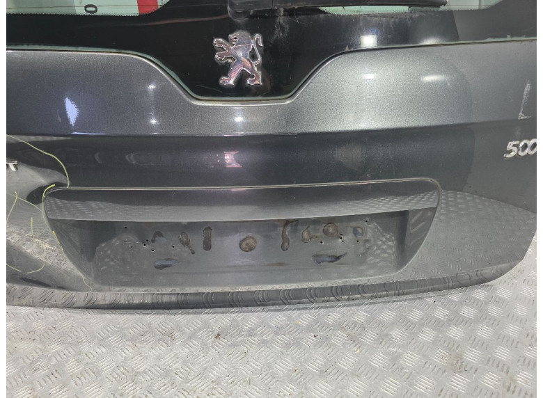 Накладка подсветки номера к Peugeot 5008, 2011г.