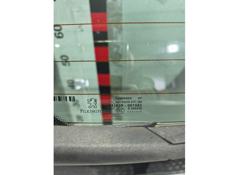 Стекло заднее к Peugeot 5008, 2011г.