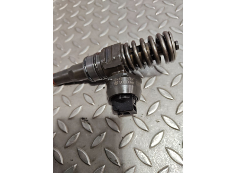 Форсунка к Audi A4, 2006г.