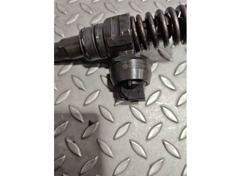 Форсунка к Audi A4, 2006г.