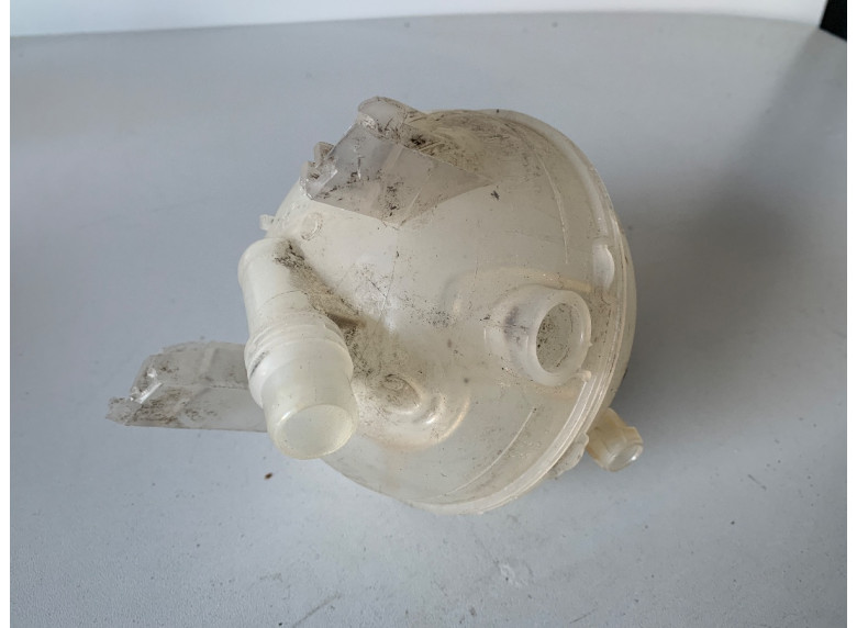 Бачок расширительный к Peugeot 308, 2022г.