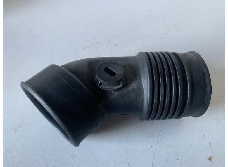 Патрубок впускного коллектора к Peugeot 308, 2022г.