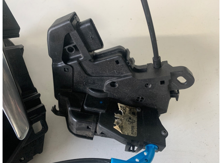 Замок двери передней правой к Peugeot 308, 2022г.