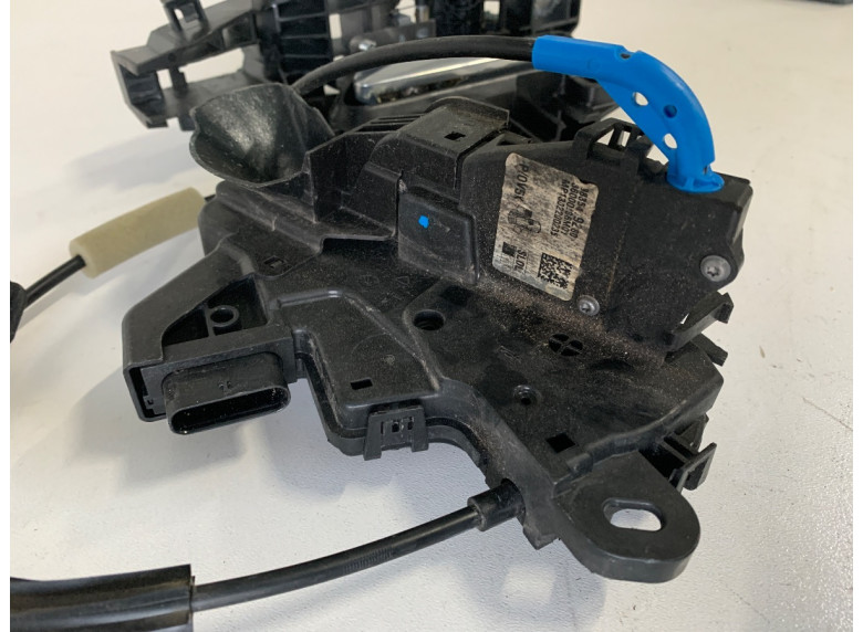 Замок двери передней левой к Peugeot 308, 2022г.