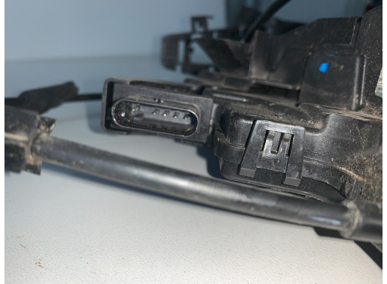 Замок двери передней левой к Peugeot 308, 2022г.