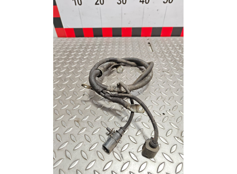 Плюсовой провод аккумулятора к Audi A4, 2005г.