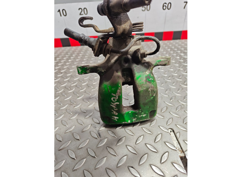 Суппорт задний правый к Volkswagen Touran, 2006г.