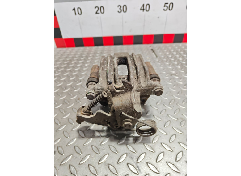 Суппорт задний правый к Volkswagen Passat, 2000г.