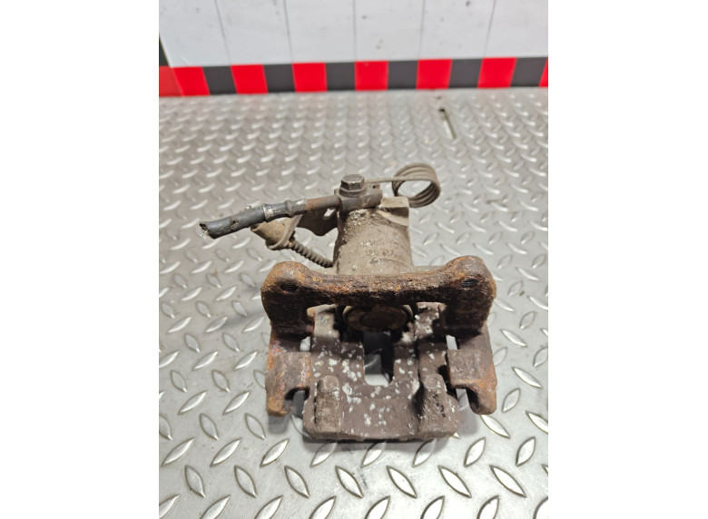 Суппорт задний правый к Volkswagen Passat, 2000г.