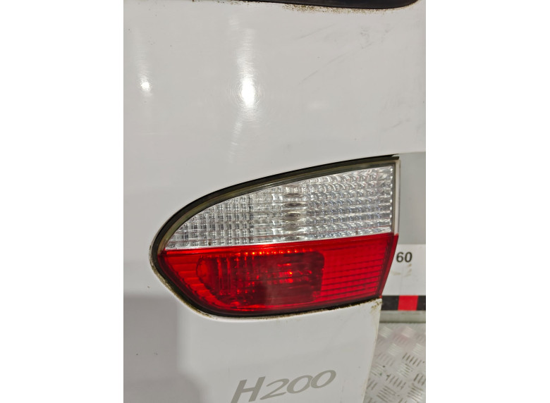 Фонарь крышки багажника правый к Hyundai H200, 2002г.