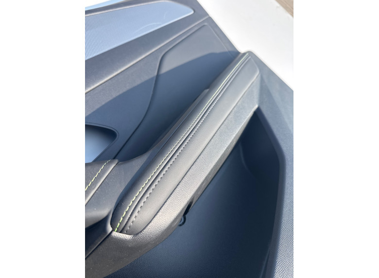 Обшивка двери передней правой (дверная карта) к Peugeot 308, 2021г.