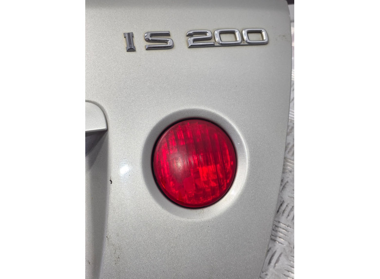 Фонарь крышки багажника правый к Lexus IS, 2003г.