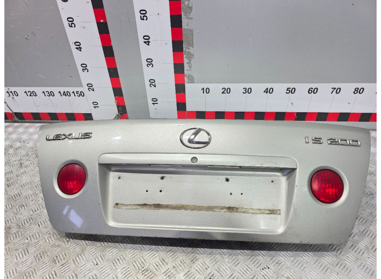 Фонарь крышки багажника правый к Lexus IS, 2003г.