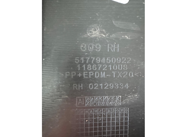 Молдинг крыла заднего правого к BMW XM G09, 2023г.