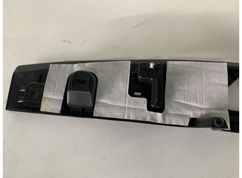 Пластик багажника к BMW XM G09, 2023г.