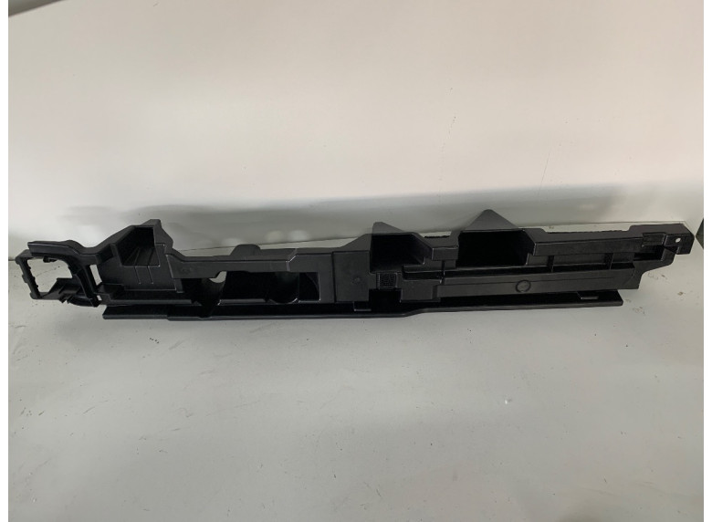 Пластик багажника к BMW XM G09, 2023г.