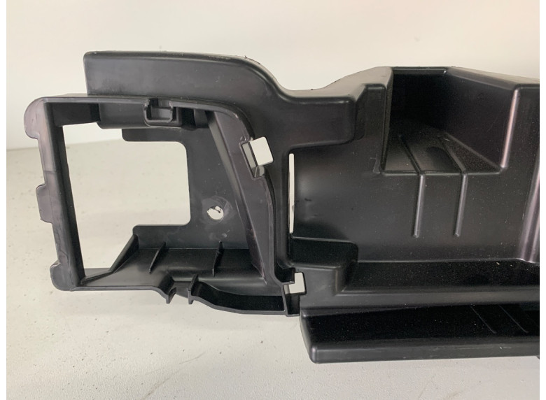 Пластик багажника к BMW XM G09, 2023г.