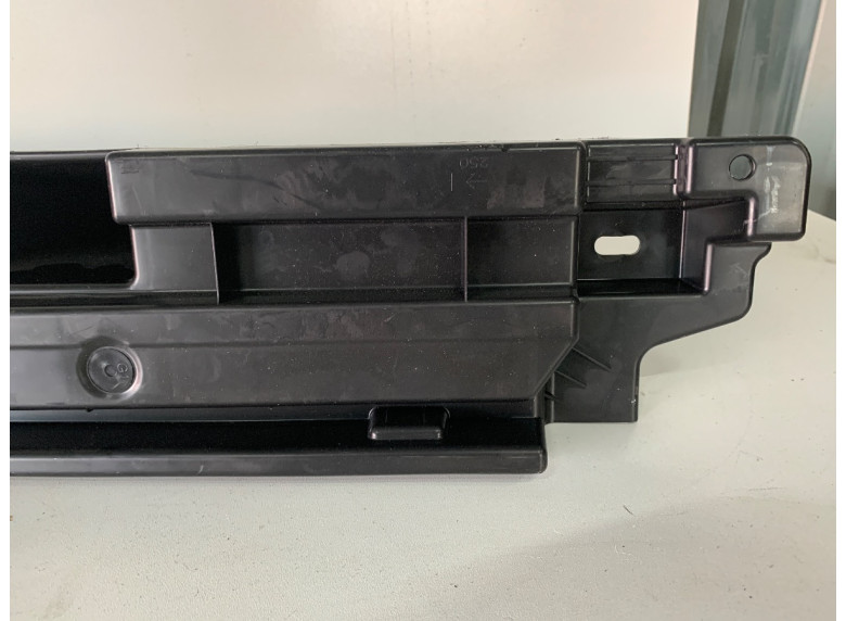 Пластик багажника к BMW XM G09, 2023г.