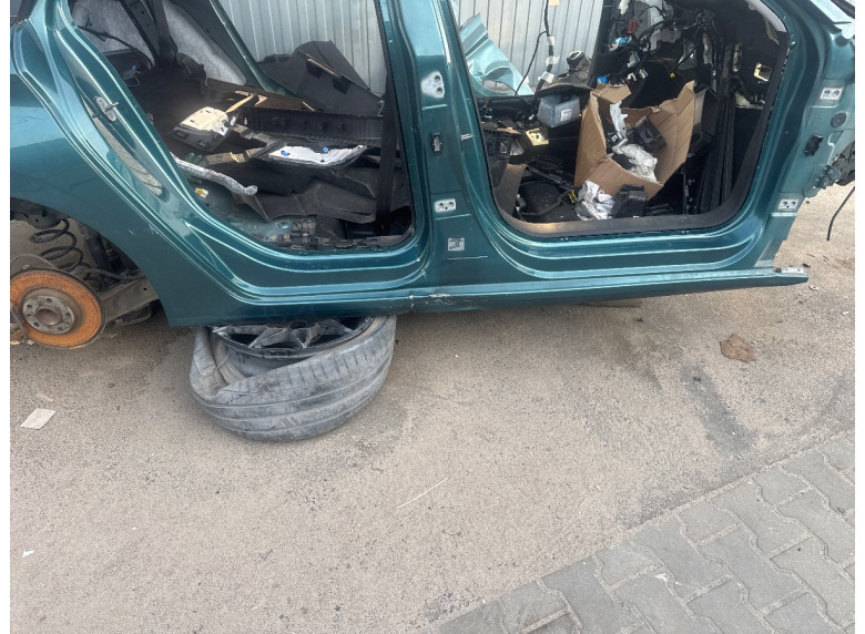Порог правый к Peugeot 308, 2023г.