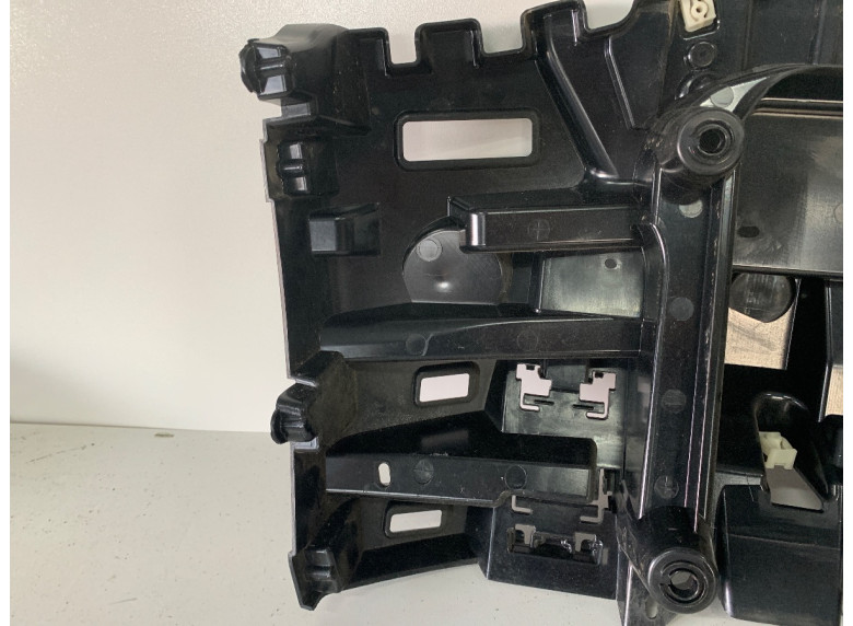 Кронштейн крепления бампера заднего к BMW XM G09, 2023г.