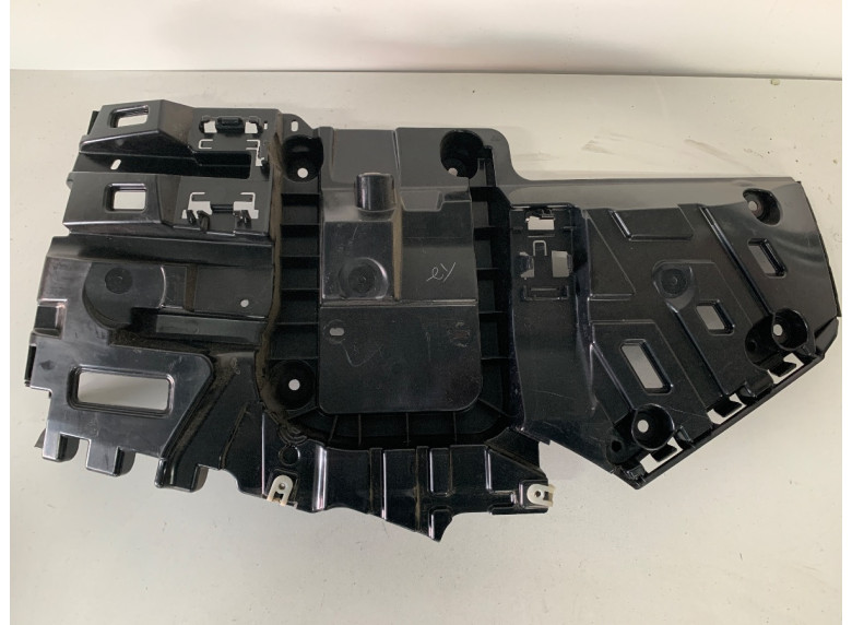 Кронштейн крепления бампера заднего к BMW XM G09, 2023г.