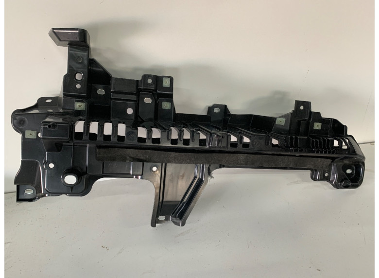 Пластик багажника к BMW XM G09, 2023г.