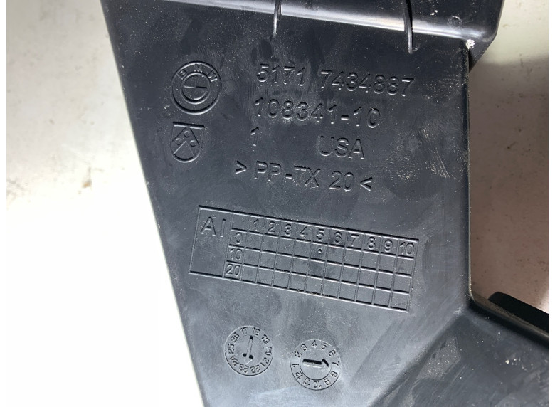 Водосток капота к BMW XM G09, 2023г.