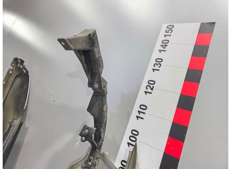 Кронштейн крепления бампера переднего к Кронштейн крепления бампера переднего к Volkswagen Passat 1998 г. Passat