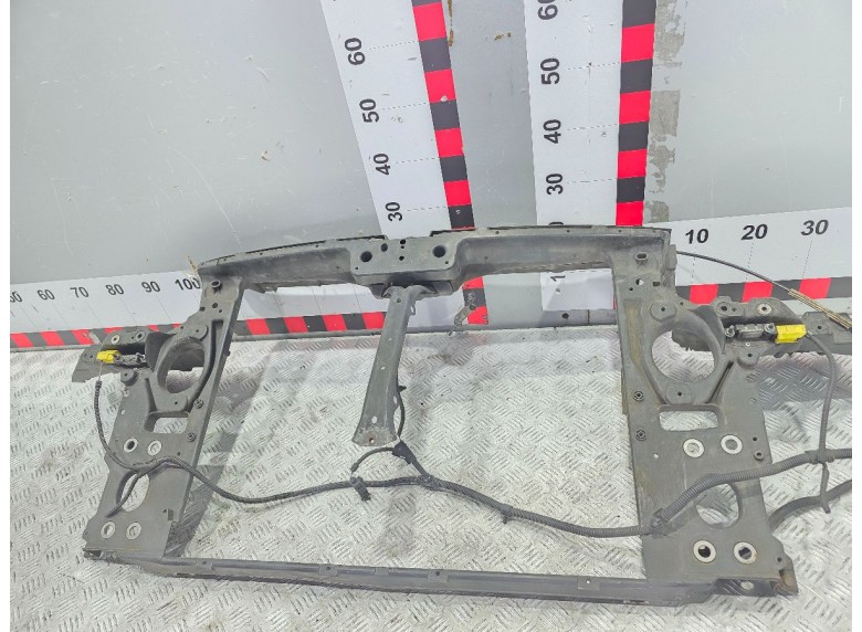 Передняя панель крепления облицовки (телевизор) к Volkswagen Touareg